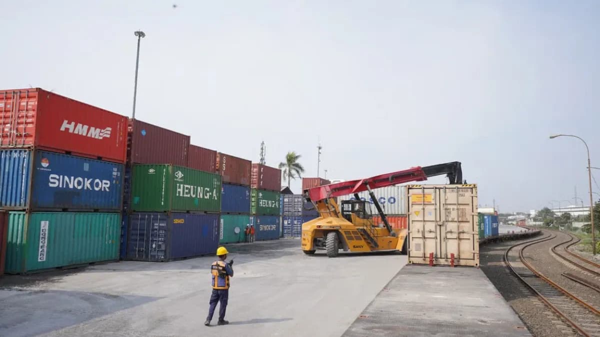 Respons Pertumbuhan Industri Konsumsi Nasional, KAI Logistik Tambah Kapasitas Angkut Kontainer