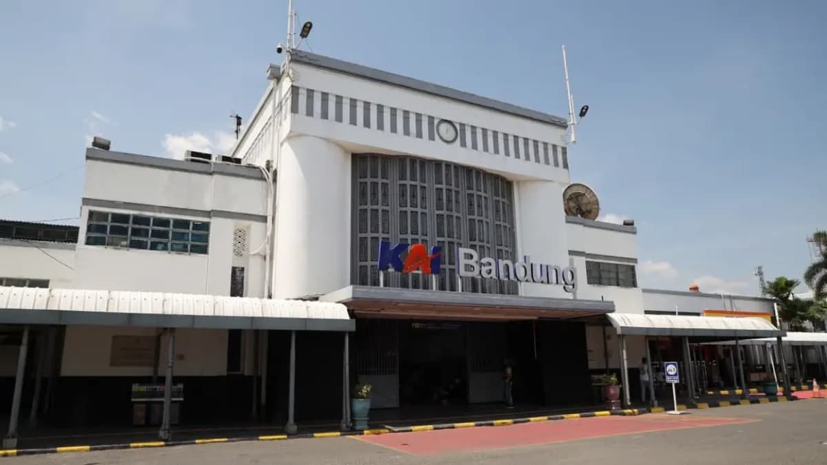 KAI Daop 2 Bandung Imbau Pelanggan Datang Lebih Awal ke Stasiun Jelang Pertandingan Bola Persib Bandung