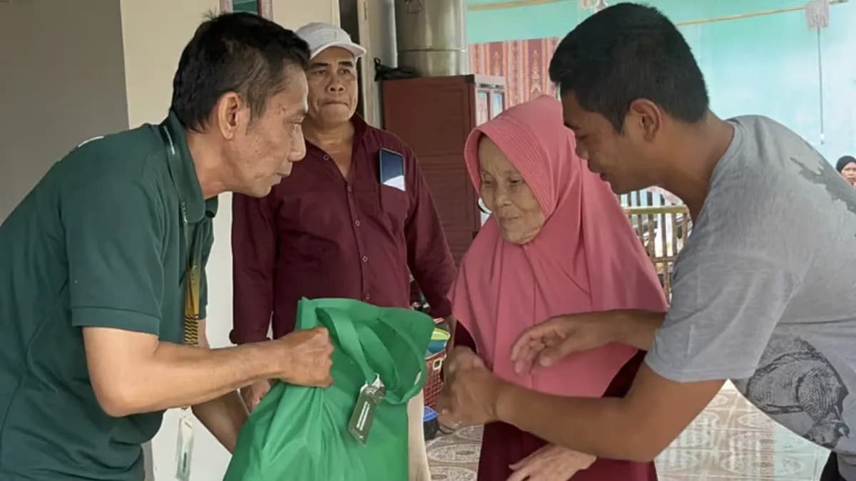 Sajiva Residence Salurkan Bantuan Sembako untuk Warga Terdampak Pergeseran Tanah di Sukamakmur