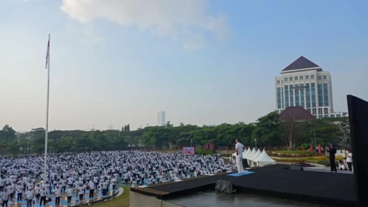 Didukung Embassy of India, Unesa Pecahkan Rekor MURI dengan Peserta Disabilitas Terbanyak dalam Yoga Bersama