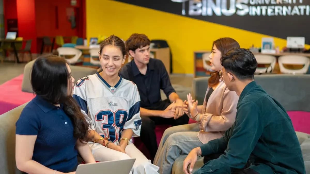 Belajar AI dan Cloud Sambil Raih Double Degree: Ini yang Bikin Computer Science BINUS International Unggul!