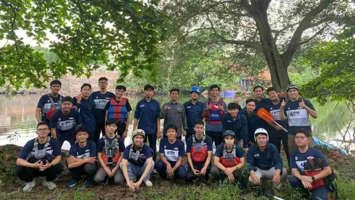 YBM BRI RO Jakarta 1 Bekali Awardee Bright Scholarship Pelatihan Water Rescue