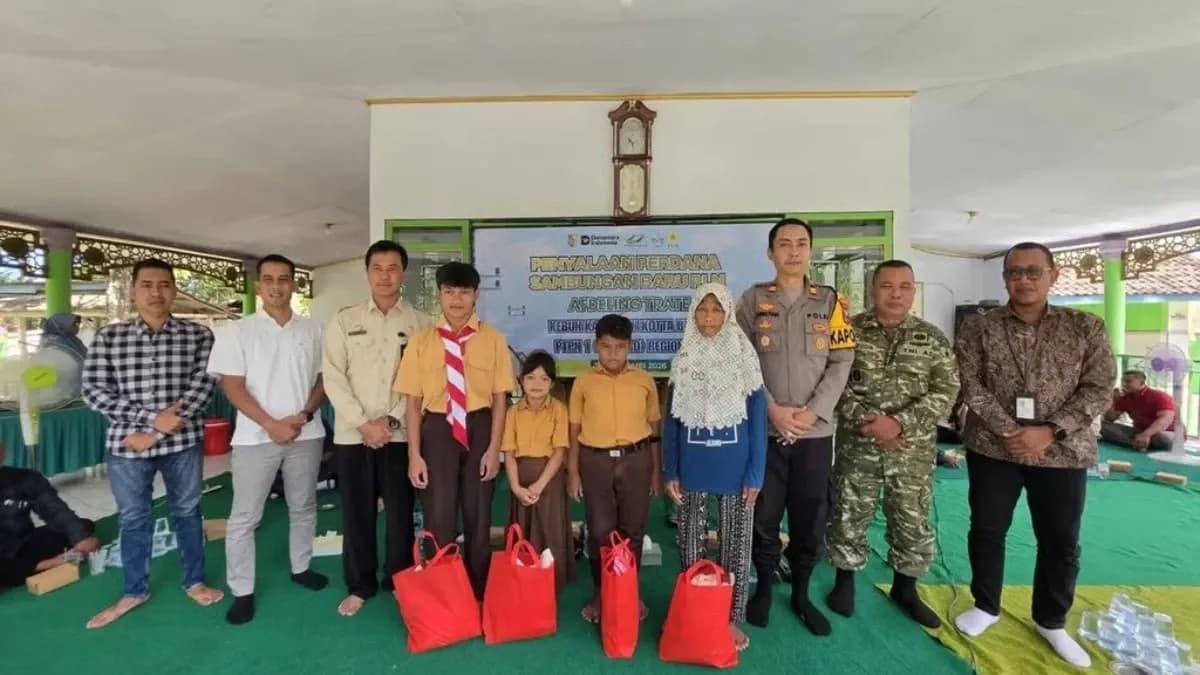 Dukung Infrastruktur Dasar Masyarakat, Holding Perkebunan Nusantara melalui PTPN I Regional 5 Terangi 101 Rumah Warga di Jember