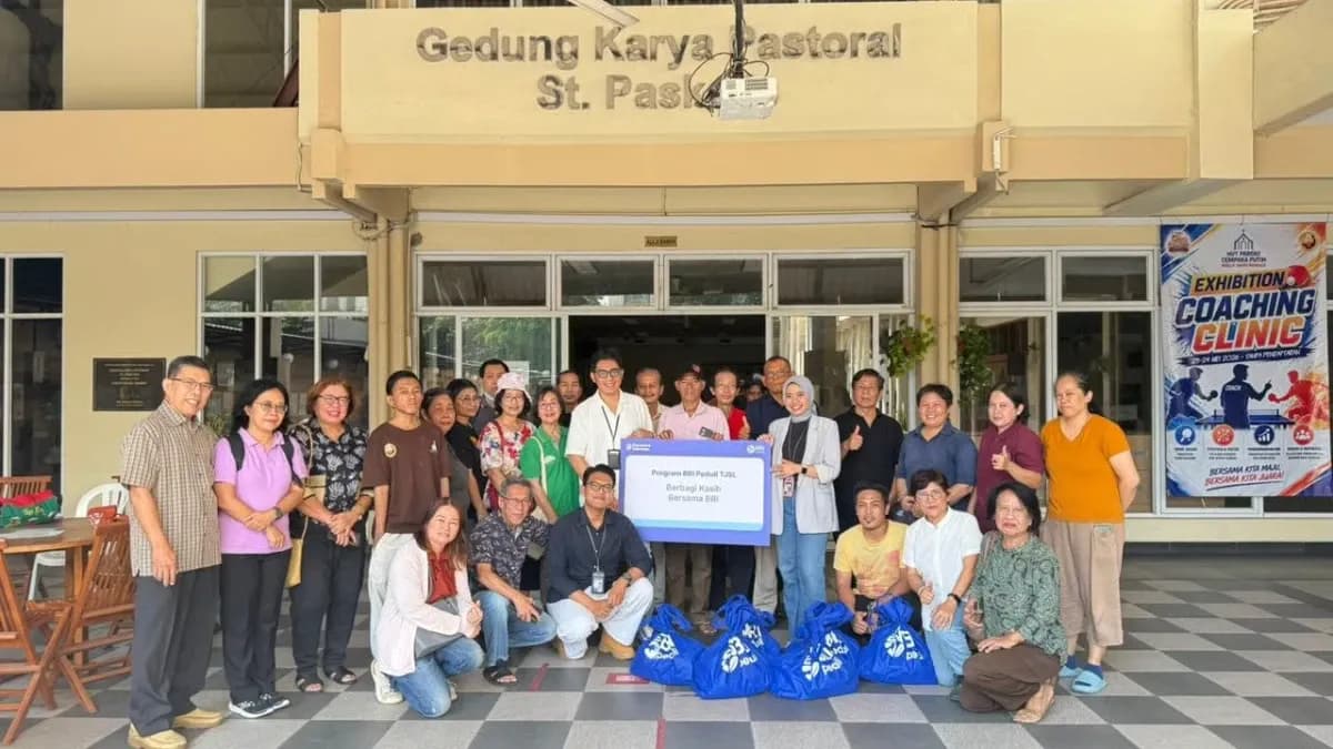 BRI Region 6 Salurkan 200 Paket Sembako Melalui Program CSR kepada Jemaat Gereja St. Paskalis