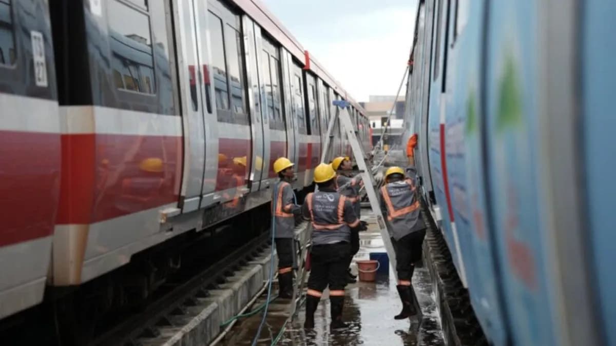 Di Balik Perjalanan Nyaman, Begini Cara LRT Jabodebek Menjaga Kebersihan Stasiun dan Kereta Setiap Hari