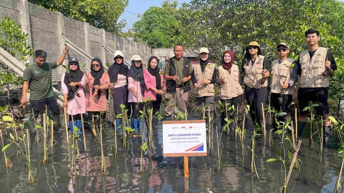 KAI Logistik Lanjutkan Komitmen Keberlanjutan melalui Penanaman 270 Bibit Mangrove