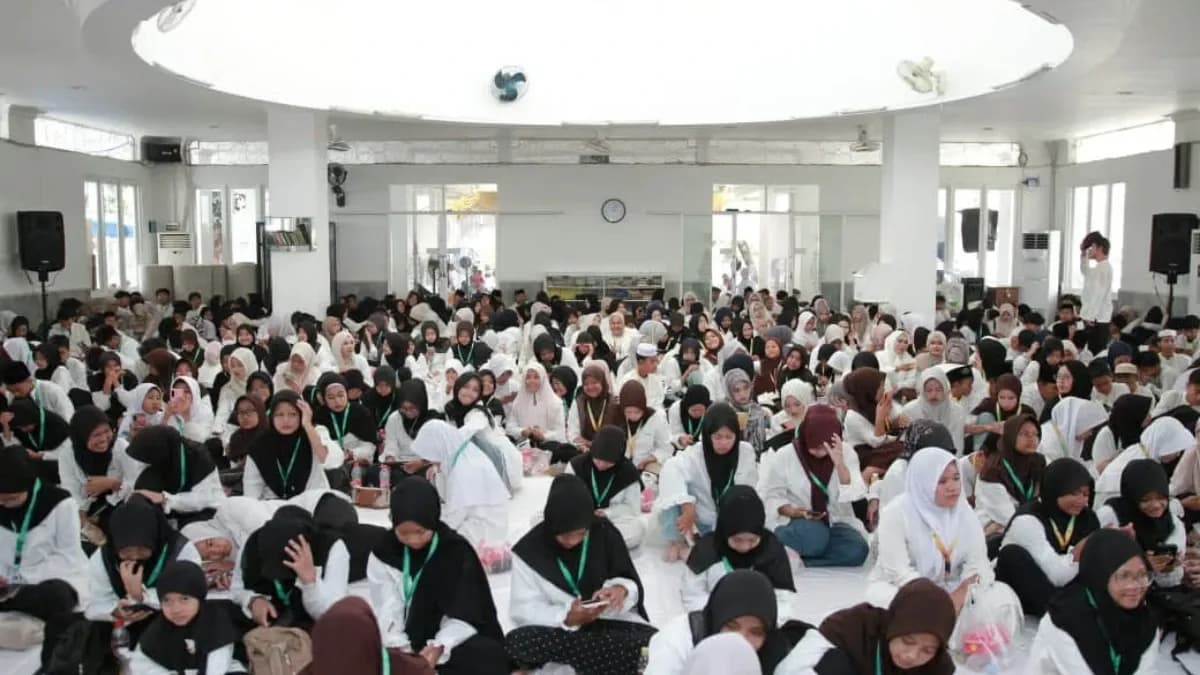 Pertemuan Rutin Bulanan: H. Robert Nitiyudo Wachjo Pesankan Dzikir dan Syukur kepada 1.200 Anak Binaan